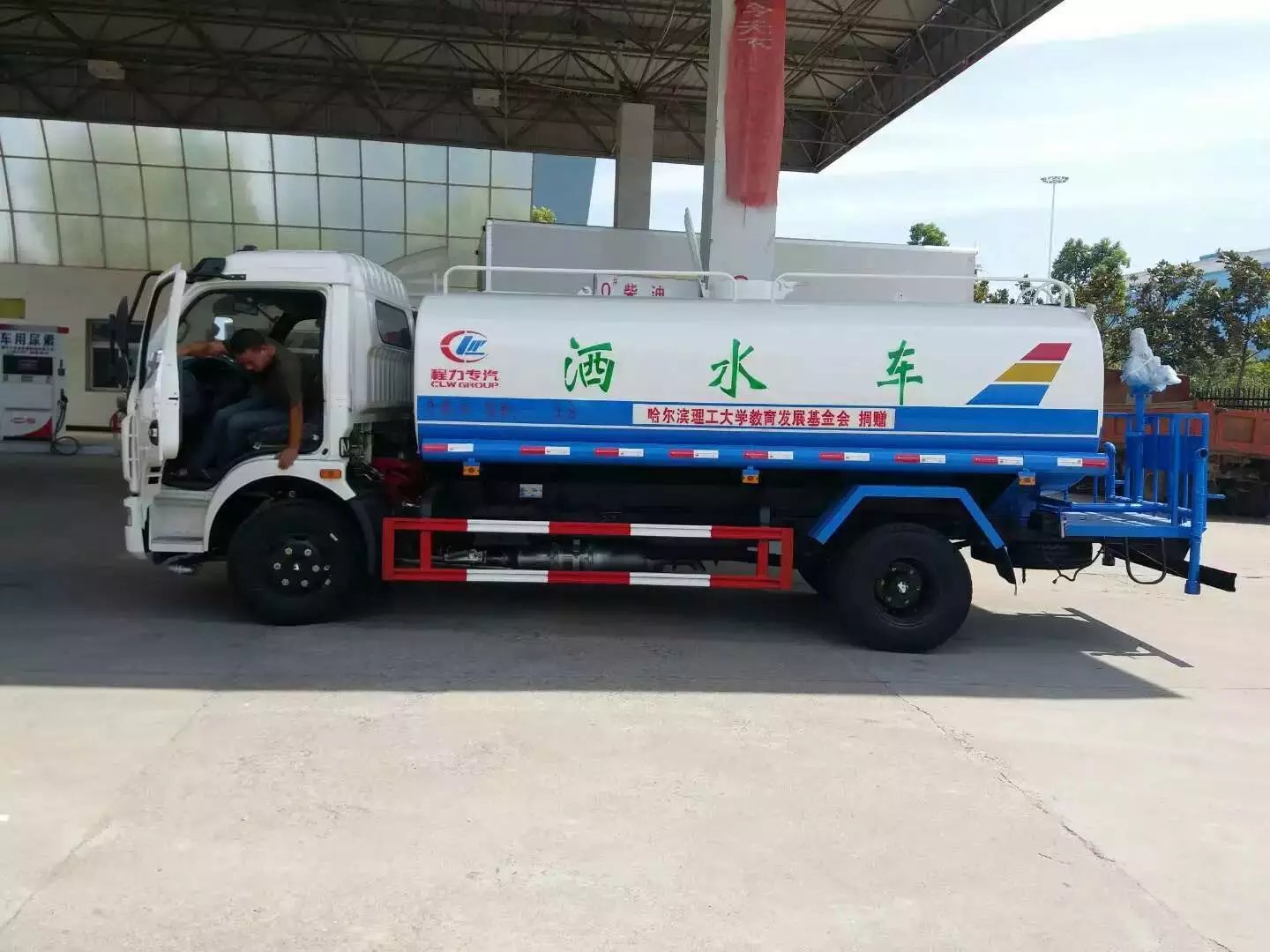 專(zhuān)業(yè)工地灑水車(chē)廠家直銷(xiāo) 一站式解決方案，助力綠色施工